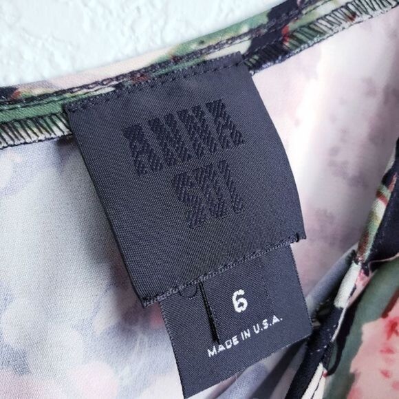 Anna‎ Sui - Picture 4 of 6